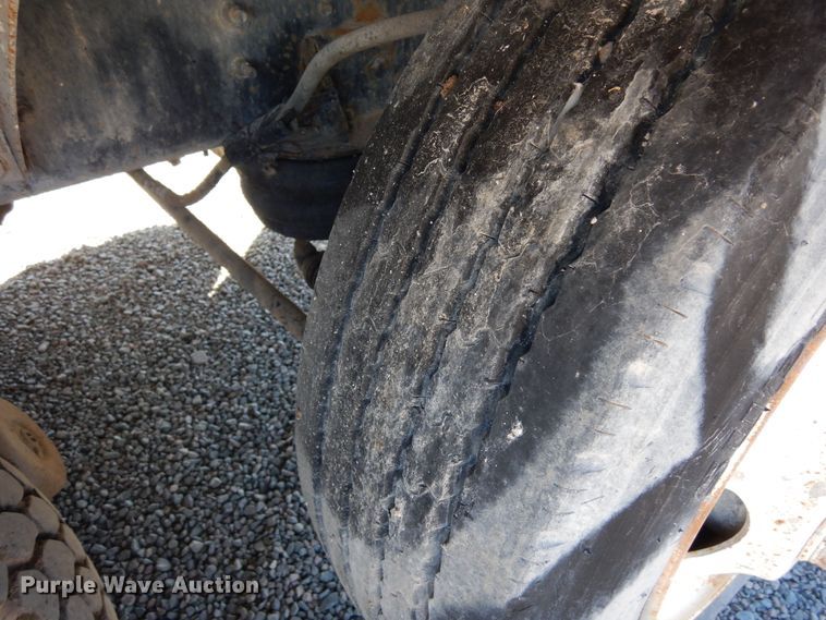 image for item DF8126 2000 International 5500i  ready mix truck