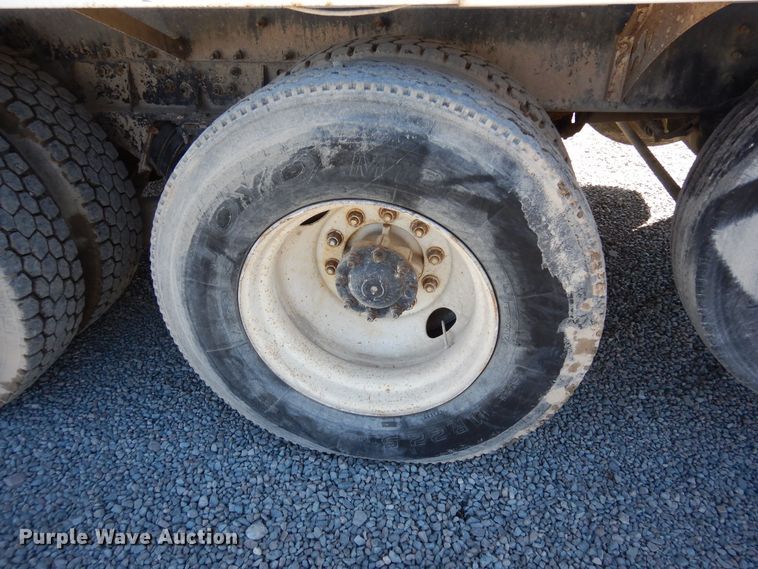 image for item DF8126 2000 International 5500i  ready mix truck