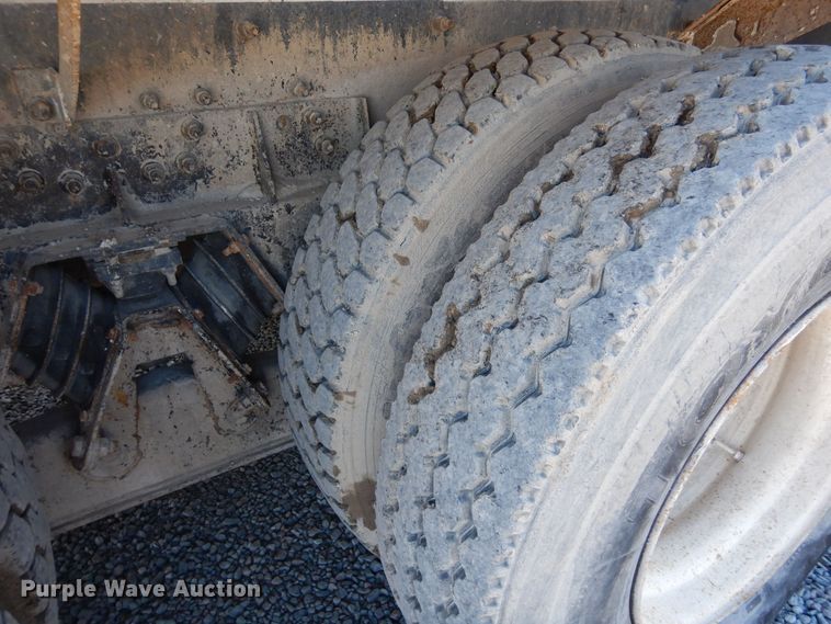 image for item DF8126 2000 International 5500i  ready mix truck