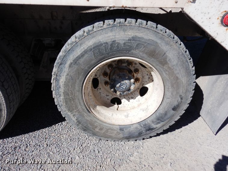 image for item DF8126 2000 International 5500i  ready mix truck