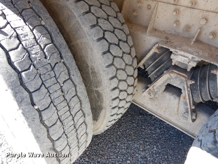 image for item DF8126 2000 International 5500i  ready mix truck