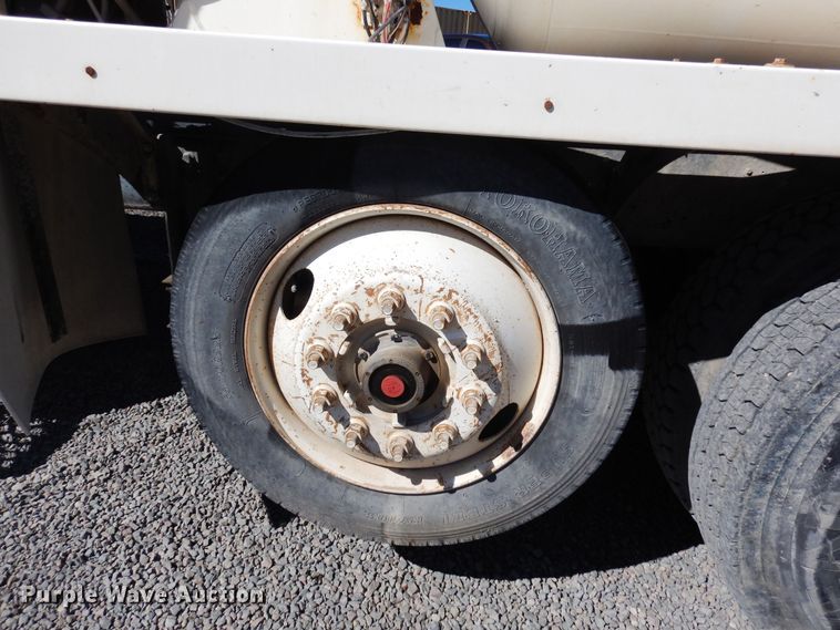 image for item DF8126 2000 International 5500i  ready mix truck