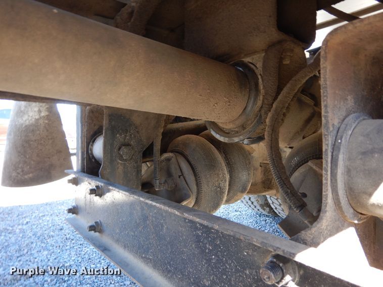 image for item DF8126 2000 International 5500i  ready mix truck