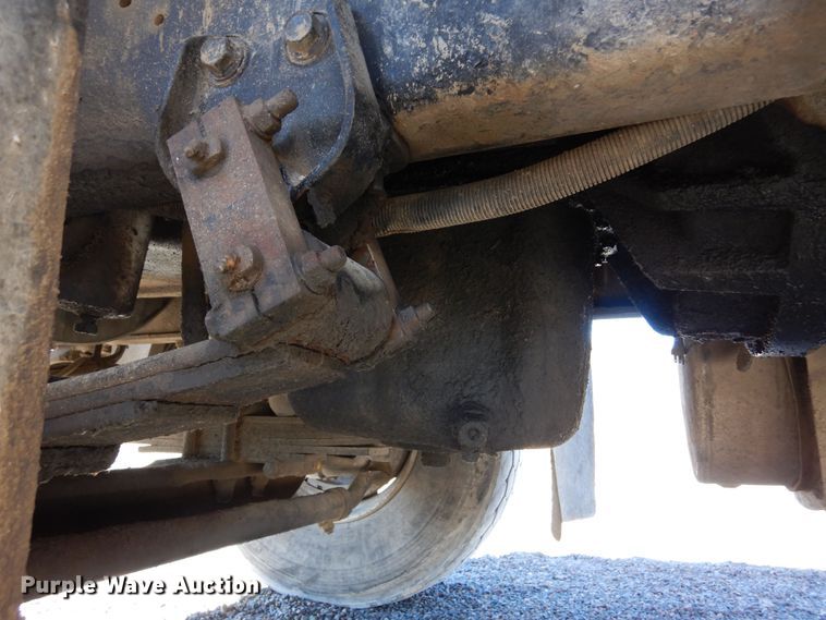 image for item DF8126 2000 International 5500i  ready mix truck