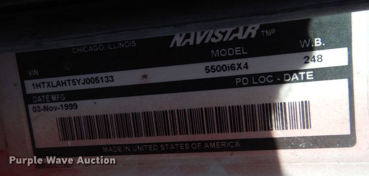 image for item DF8126 2000 International 5500i  ready mix truck