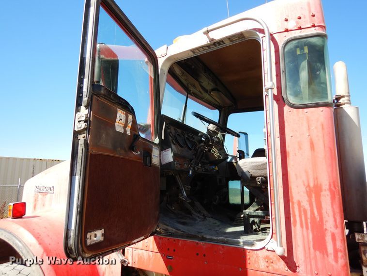 image for item DF8127 2001 Kenworth W900  ready mix truck