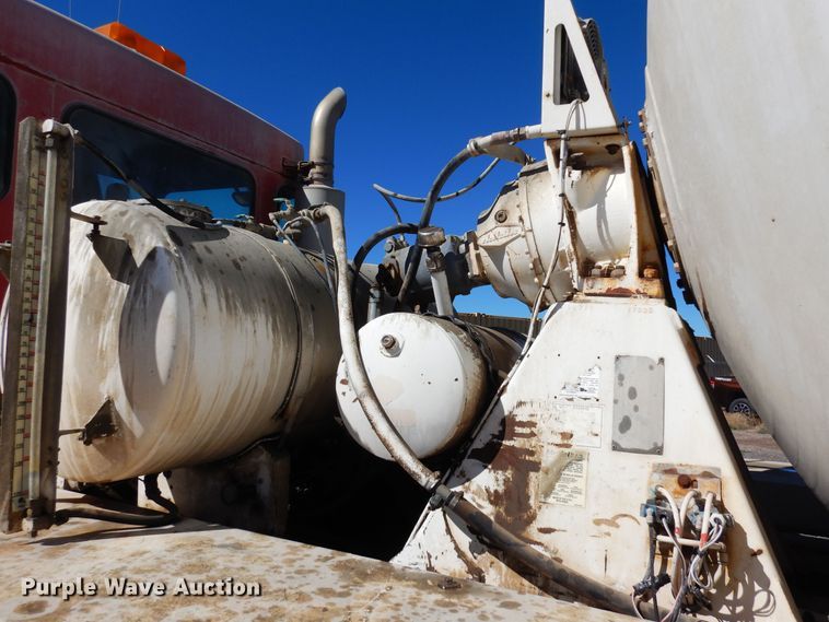 image for item DF8127 2001 Kenworth W900  ready mix truck