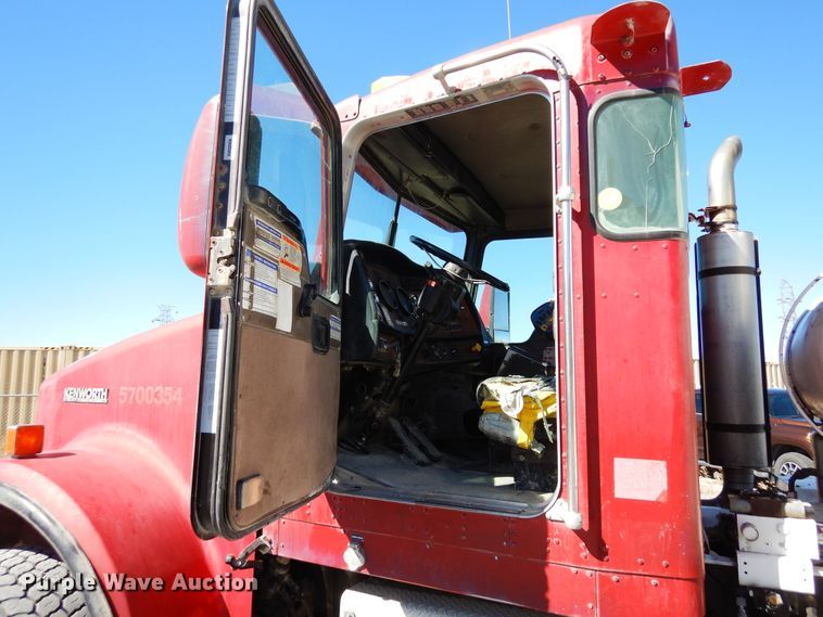 image for item DF8128 2003 Kenworth W900  ready mix truck