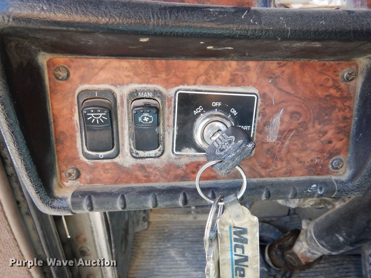 image for item DF8128 2003 Kenworth W900  ready mix truck