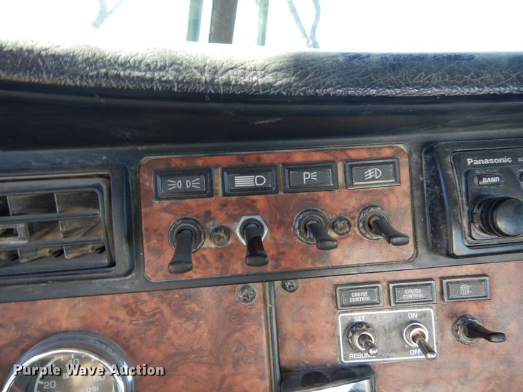 image for item DF8128 2003 Kenworth W900  ready mix truck