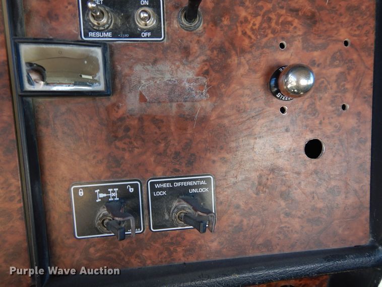 image for item DF8128 2003 Kenworth W900  ready mix truck