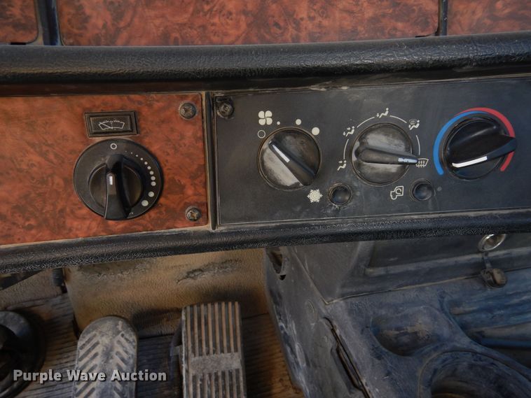 image for item DF8128 2003 Kenworth W900  ready mix truck