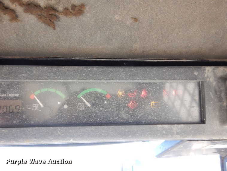 image for item DF8135 2009 John Deere 317  skid steer loader