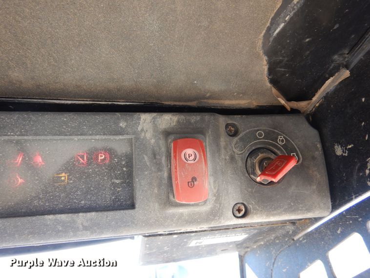 image for item DF8135 2009 John Deere 317  skid steer loader