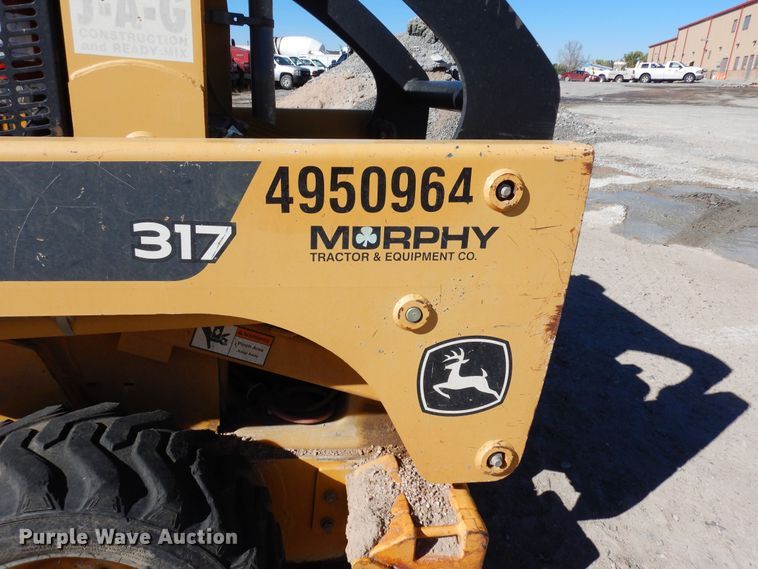 image for item DF8135 2009 John Deere 317  skid steer loader
