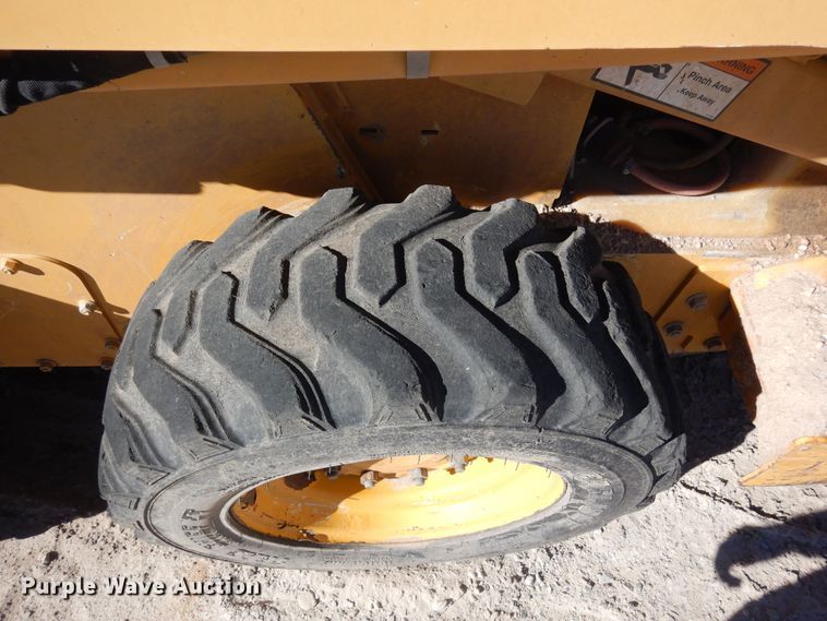 image for item DF8135 2009 John Deere 317  skid steer loader