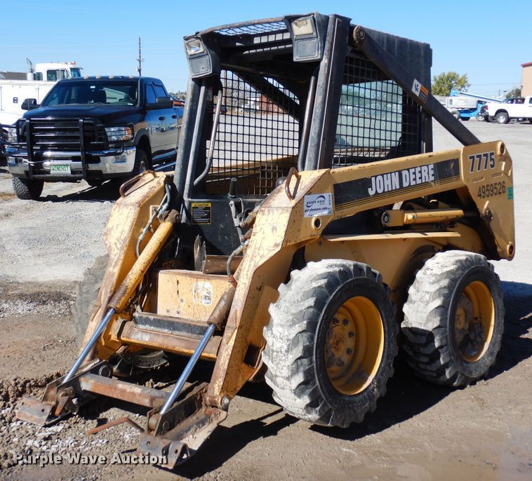 image for item DF8136 1995 John Deere 7775  skid steer loader
