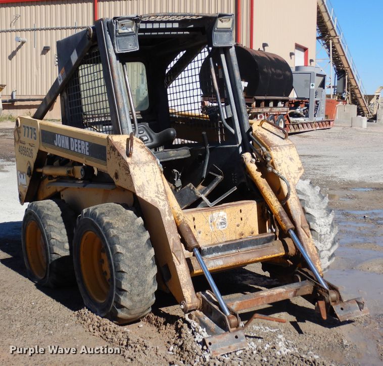 image for item DF8136 1995 John Deere 7775  skid steer loader