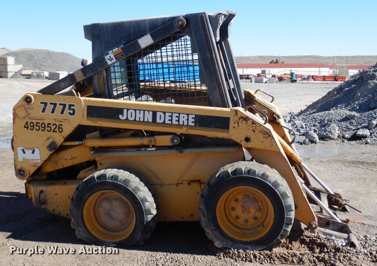 image for item DF8136 1995 John Deere 7775  skid steer loader