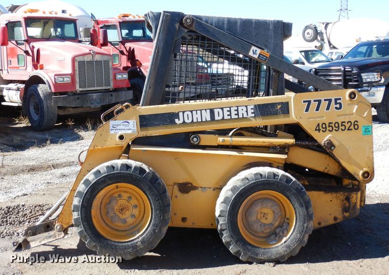 image for item DF8136 1995 John Deere 7775  skid steer loader
