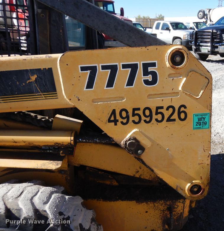 image for item DF8136 1995 John Deere 7775  skid steer loader