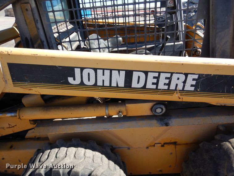 image for item DF8136 1995 John Deere 7775  skid steer loader