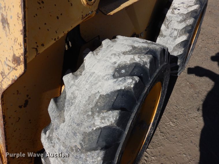 image for item DF8136 1995 John Deere 7775  skid steer loader