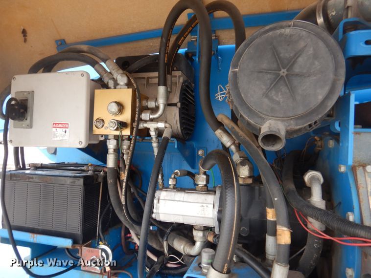 image for item DJ3863 2002 Genie S-85  boom lift