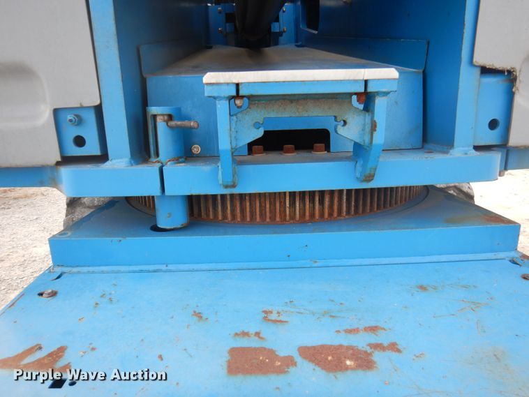 image for item DJ3863 2002 Genie S-85  boom lift