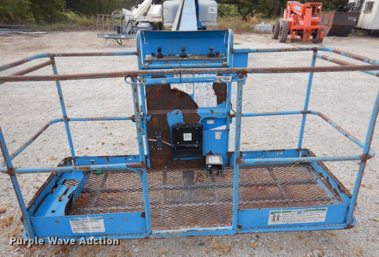 image for item DJ3863 2002 Genie S-85  boom lift