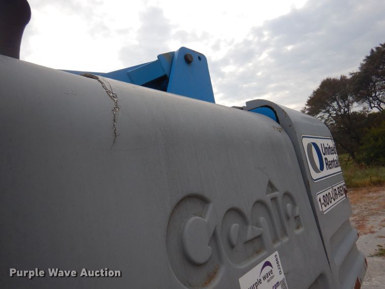 image for item DJ3863 2002 Genie S-85  boom lift