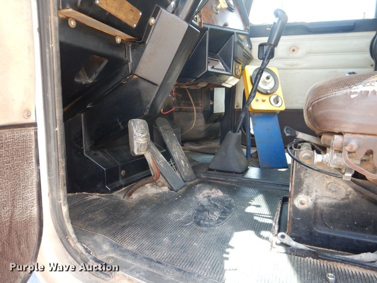 image for item DJ8984 1987 Peterbilt 357  ready mix truck