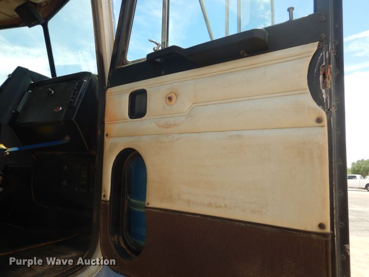 image for item DJ8984 1987 Peterbilt 357  ready mix truck