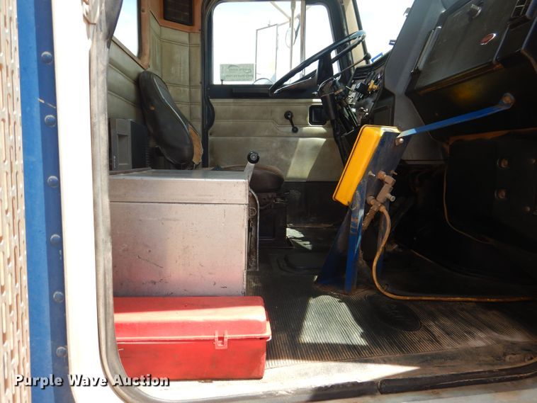 image for item DJ8984 1987 Peterbilt 357  ready mix truck