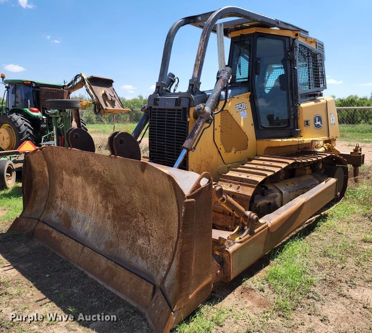 image for item DJ8992 2006 John Deere 750J  dozer