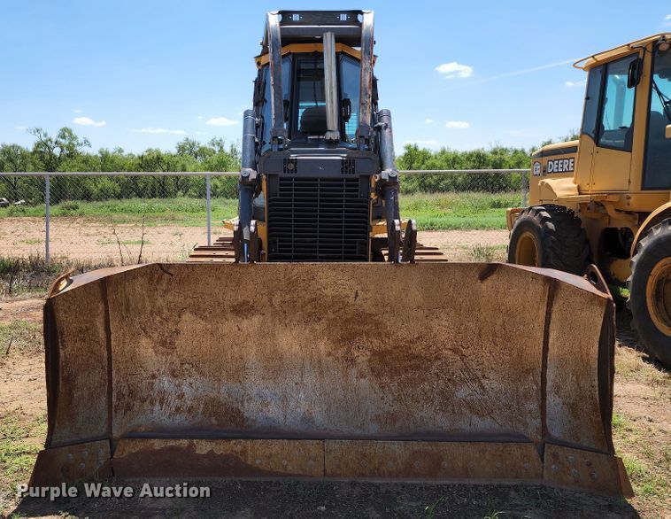 image for item DJ8992 2006 John Deere 750J  dozer