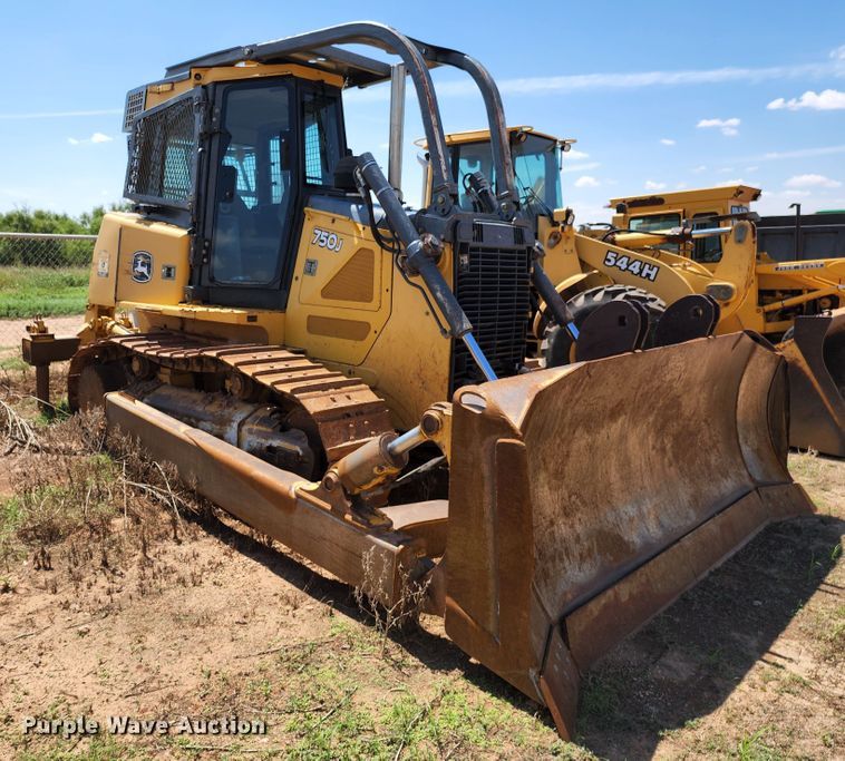 image for item DJ8992 2006 John Deere 750J  dozer