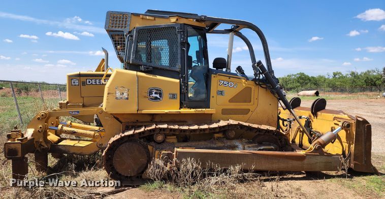 image for item DJ8992 2006 John Deere 750J  dozer