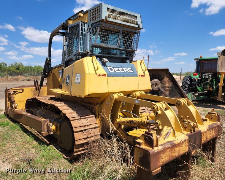 image for item DJ8992 2006 John Deere 750J  dozer
