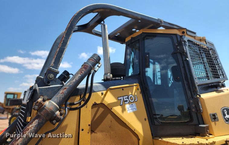 image for item DJ8992 2006 John Deere 750J  dozer