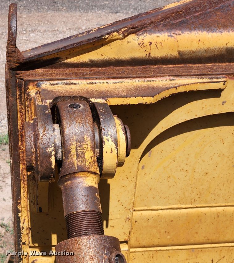 image for item DJ8992 2006 John Deere 750J  dozer