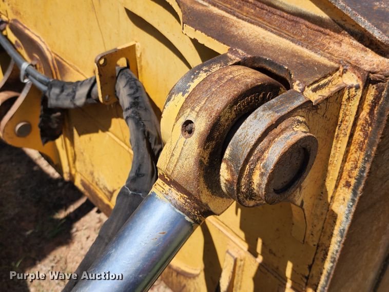 image for item DJ8992 2006 John Deere 750J  dozer