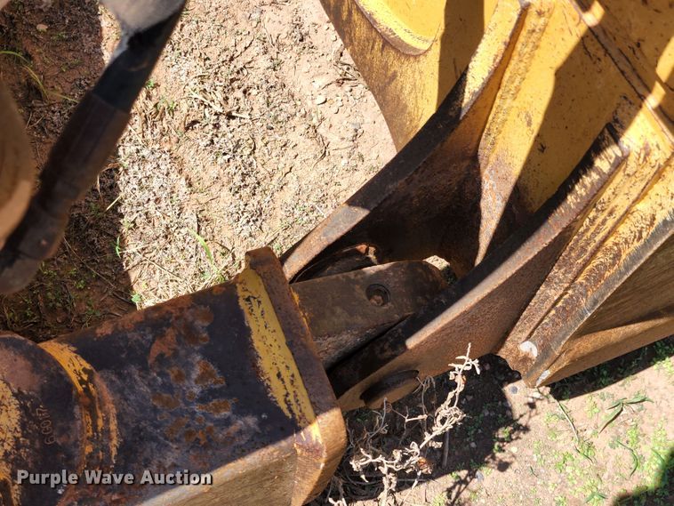 image for item DJ8992 2006 John Deere 750J  dozer