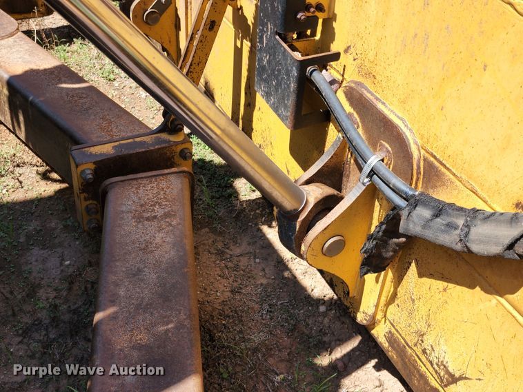 image for item DJ8992 2006 John Deere 750J  dozer