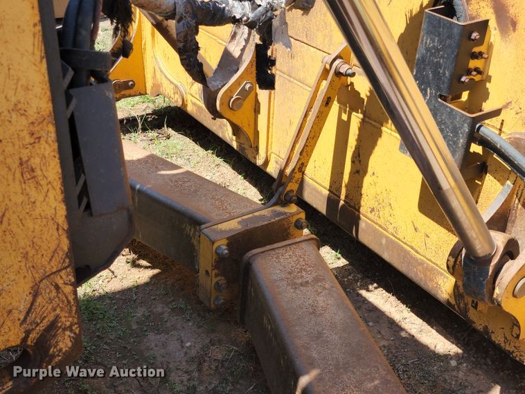 image for item DJ8992 2006 John Deere 750J  dozer