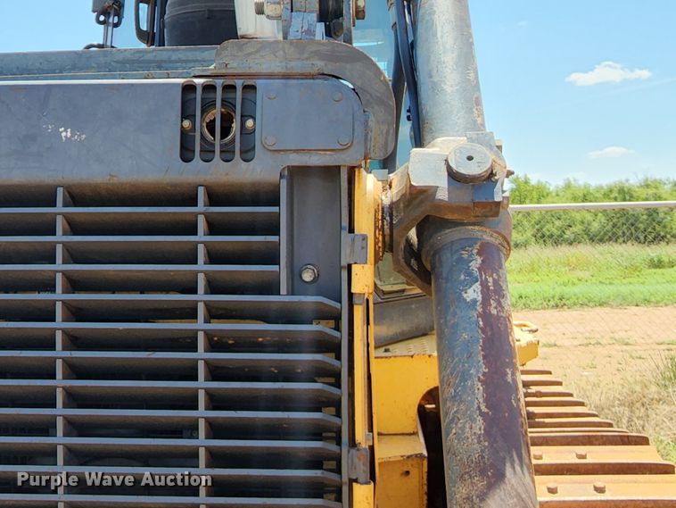 image for item DJ8992 2006 John Deere 750J  dozer