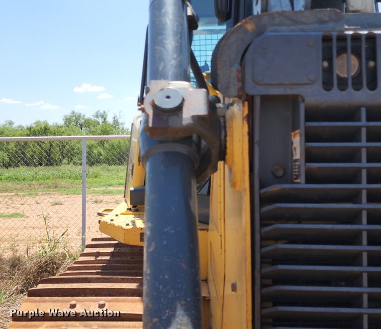 image for item DJ8992 2006 John Deere 750J  dozer