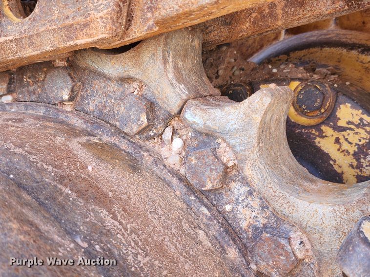 image for item DJ8992 2006 John Deere 750J  dozer