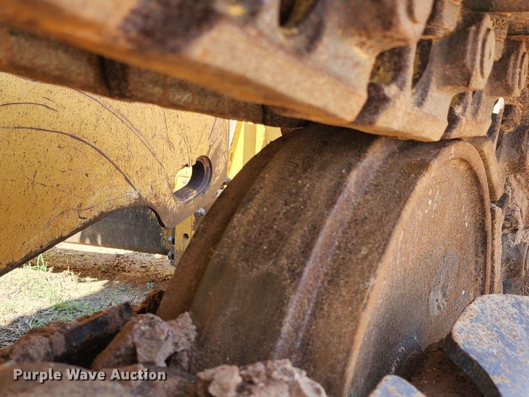 image for item DJ8992 2006 John Deere 750J  dozer