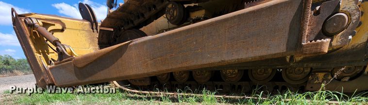 image for item DJ8992 2006 John Deere 750J  dozer